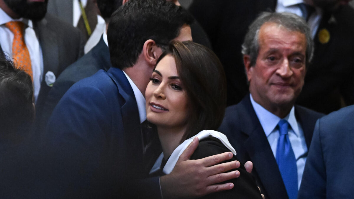 Damares atribui ausência de Michelle em atos a pedido não analisado por Moraes