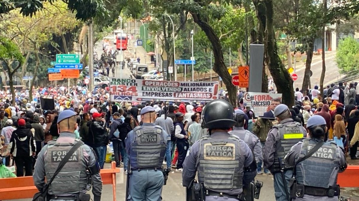 Grupos protestam contra Tarcísio em vias próximas à Avenida Paulista