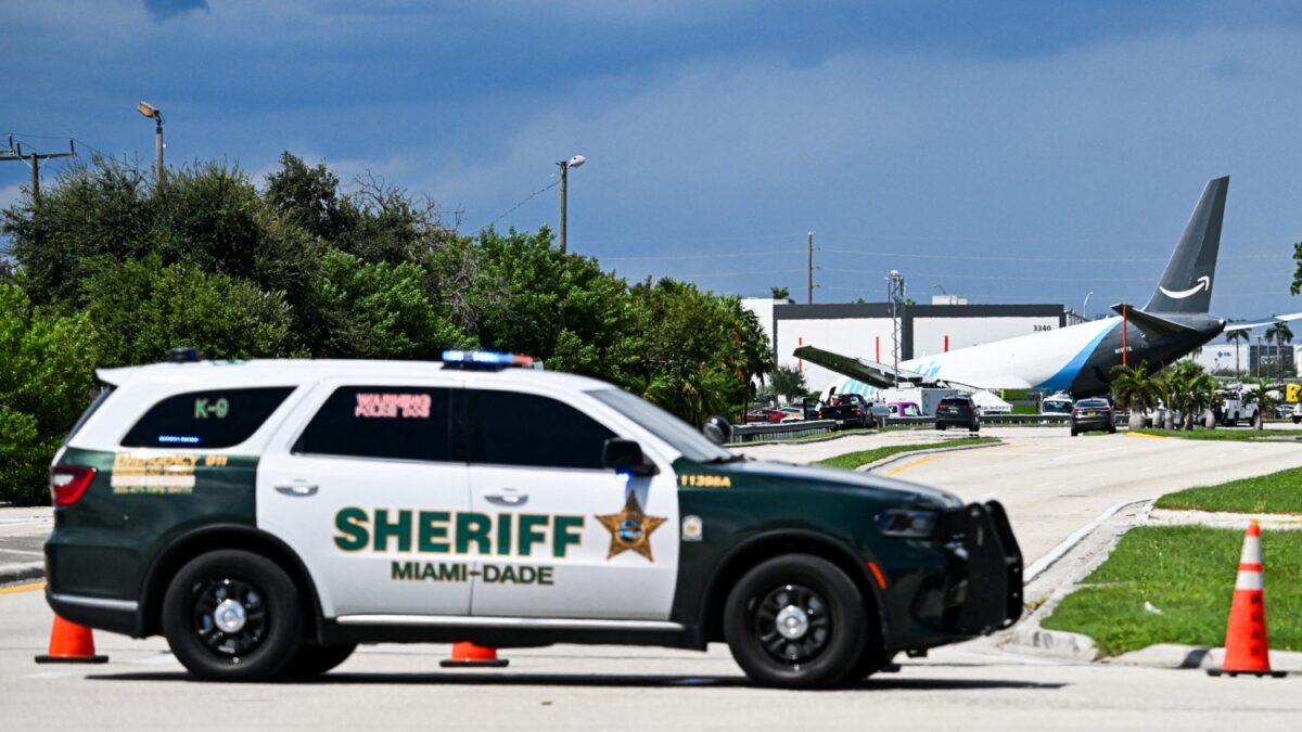 Vítimas de acidente com avião cargueiro em Miami estavam em van e SUV, diz NTSB