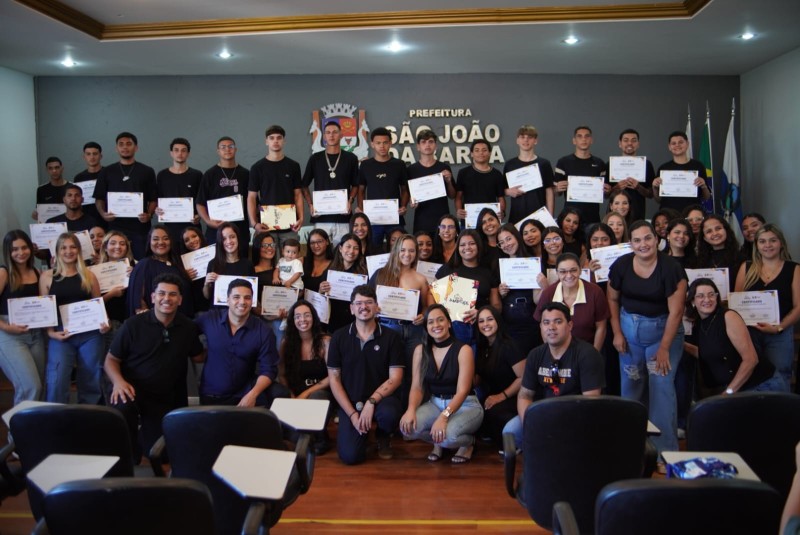 Casa da Juventude entrega certificados a 81 jovens em São João da Barra