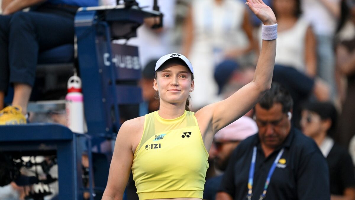 Rybakina vence Osaka e avança às quartas de final do US Open