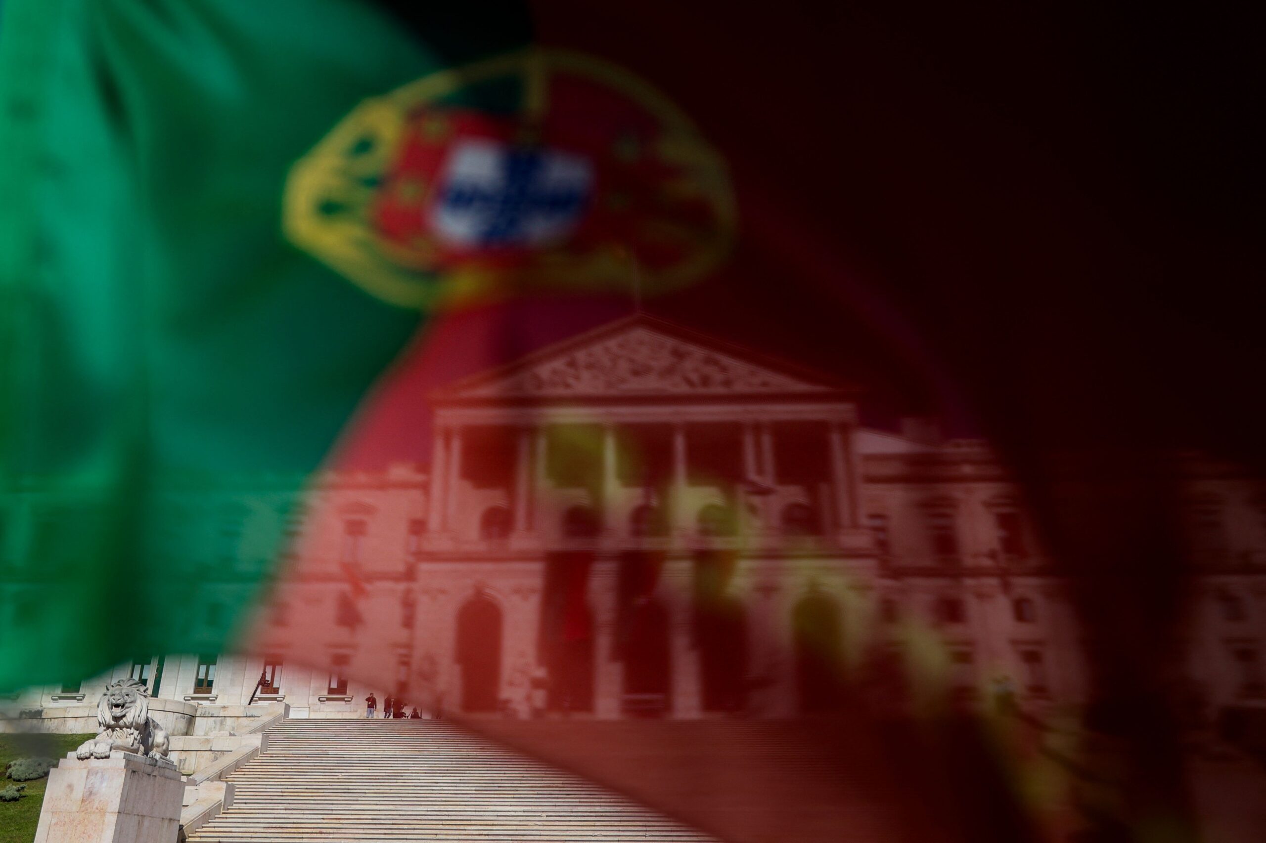 Bandeira de Portugal no Parlamento