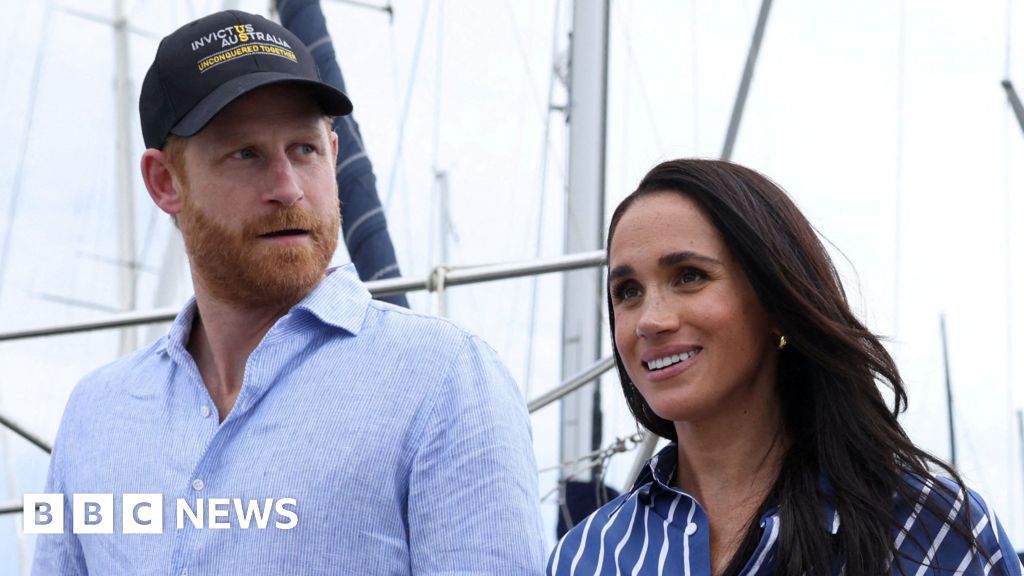 Harry e Meghan continuarão fora das funções oficiais da realeza, diz carta enviada em nome do rei